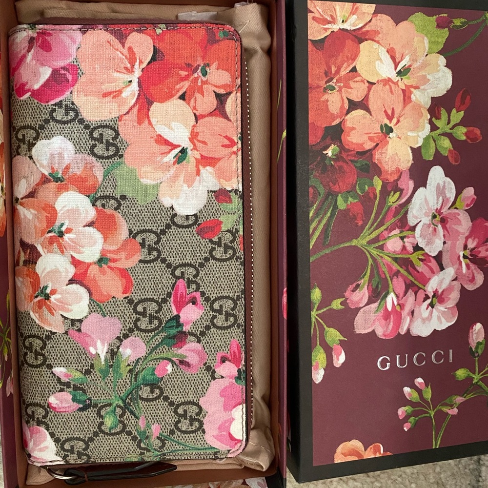 Gucci Blooms Supreme Zip Around Wallet